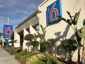 Motel 6 Newport Beach - Image 5