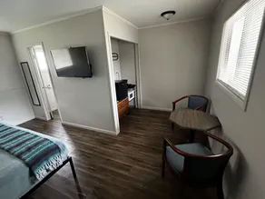 The Cedar Motel - Image 2