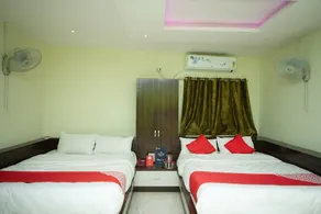 Sri Kumaran Residency By OYO Rooms - Image 5