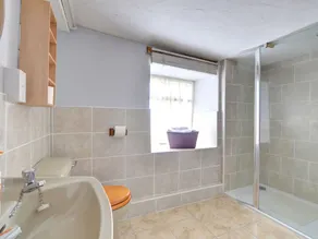 Holiday Home Adjacent to Owner's Farmhouse, Around 10km From the Town of Builth Wells - Image 4