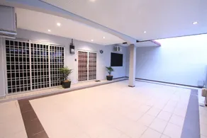 Susan's Impressive Home - Image 4