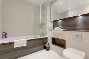 Spacious 2 bed 2 bath apartment in Surrey Quays - Image 5