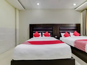 OYO Flagship 26585 Bhera Enclave Paschim Vihar - Image 4