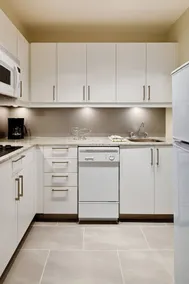 Hotel 2170 Lincoln - Image 2