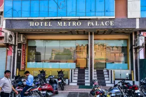 Hotel Metro Palace By OYO Rooms - Image 3