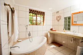 7 Church Street Guest House - Image 3