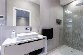 Hotham, 2BDR North Melbourne Apartment - Image 2