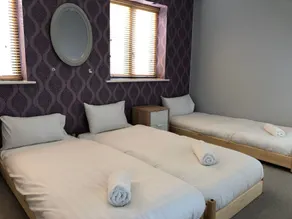 D13 Self Catering - Image 3