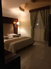 Ayoon Al Mamlakah Hotel Suites - Image 3