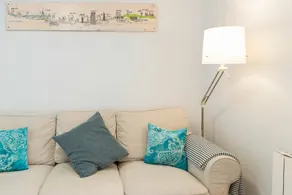 3 Bedroom Apt W/balcony 4 min to Tube - Image 2