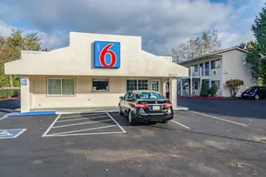 Motel Six Gresham/Portland - Image 4