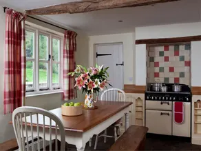 Luxurious Holiday Home in Crickhowell Garden - Image 5