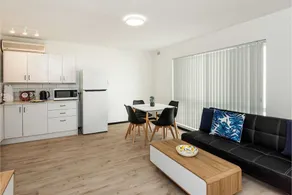 Stylish Apartment in Leafy South Perth - Image 2