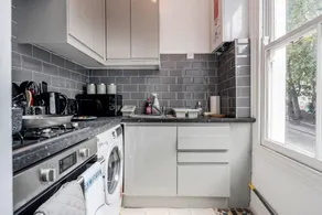 Stunning 1-Bed Apartment in London Lewisham - Image 4