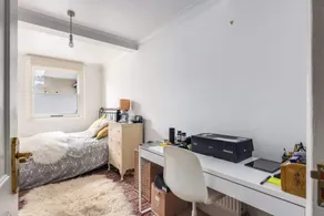 Gorgeous and Vibrant 3 Bedroom Apartment in London - Image 2