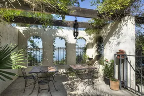 The Lakehouse Bed and Breakfast - Image 2