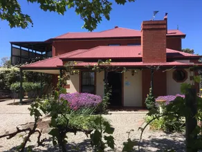 Wine and Roses Bed and Breakfast - Image 5