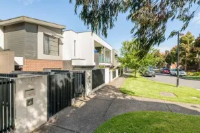 La Trobe Uni  3B townhouse  Bundoora - Image 4
