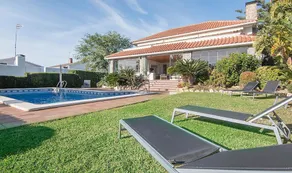 Gallery Villa 650M From The Beach (R81) - Image 2