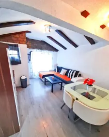 Stunning Modern Apartment With Sea View in Croatia - Image 4