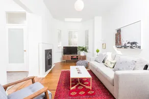 Applewood Suites - Queen West - Image 2