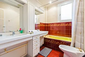 Red and Rustic Home Near Bois de Vincennes for 7 pax - Image 5