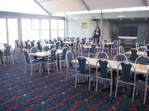 Christies Beach Hotel - Image 5