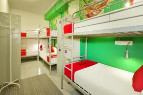 RedDoorz Hostel @ Beach Road - Image 5