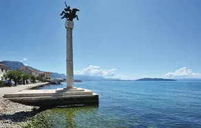 Beautiful Apartment in Kastel Stari With 4 Bedrooms, Wifi and Outdoor Swimming Pool - Image 4