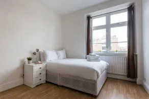 Spacious 2BR flat in Putney - Image 2