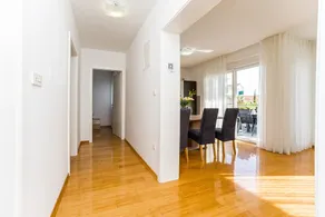 Summer Breeze Pool Apartments - Image 3