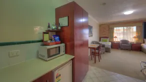 Endeavour Court Motor Inn - Image 5