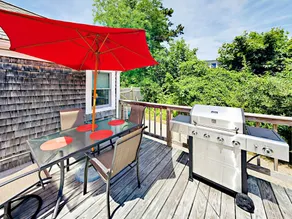 3br Near Main Street & Beach 3 Bedroom Home - Image 4