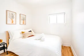 3BR Townhouse - St Clair West Village w Parking - Image 2
