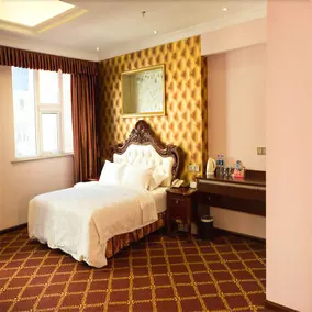 OYO Guangyuan Business Hotel (Xinyang Railway Station Tianrun Plaza) - Image 2