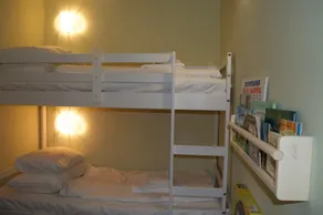 Bright 3 Bedroom Apartment in Bonnington - Image 5