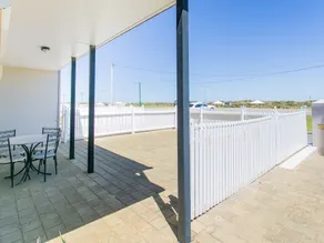 Rockingham Beach Road Villas - Image 4