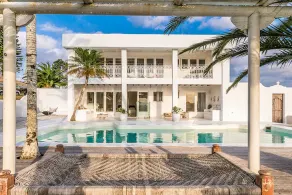 Your Luxury Escape - Bisque House - Image 3