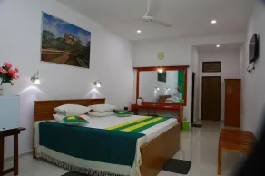 Acme Grand Hotel - Image 4