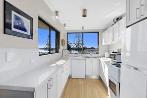 Sundowner Apartment 2, Take in the View - Image 4