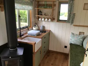 Rose Shepherds Hut - Image 3