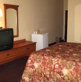 Midtown Inn & Suites Claxton - Image 3