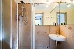 Montefiore - Image 2