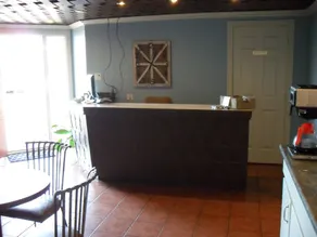 Seelys Sandy Beach Inn - Image 2