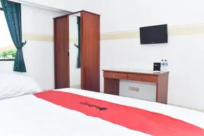 RedDoorz Near Lenmarc Mall Surabaya - Image 5