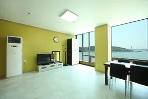 Yeosu Beach Pension (Ocean View from all rooms, Romantic Pub 30 seconds walk) - Image 2