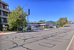 Park Inn By Radisson Walnut Creek - Image 4