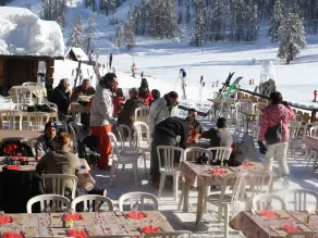Hotel Restaurant Le Bataclan - Image 4