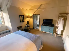 Cross Lane House - Image 2