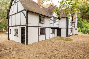 Beautiful 4 Bedroom Property - Image 3